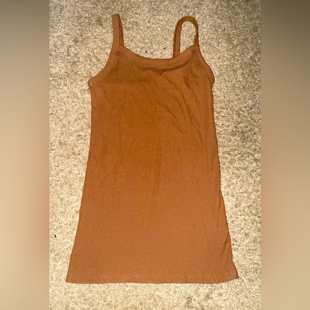 brown tank top